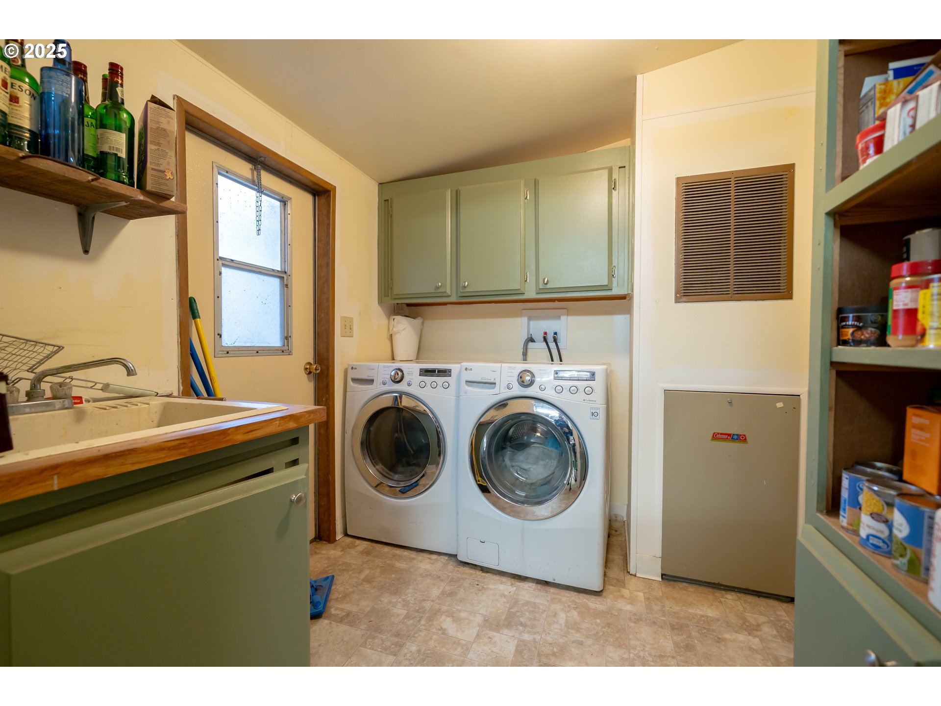 41729 Kingston Jordan Road Stayton, OR 97383 - Photo 17 of 32 Laundry