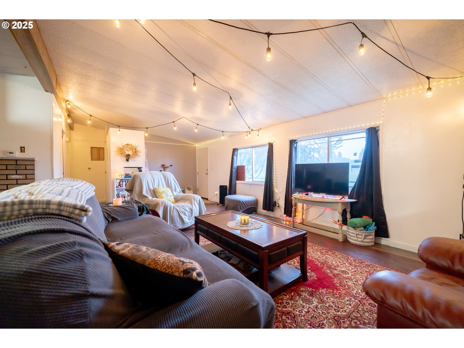 41729 Kingston Jordan Road Stayton, OR 97383 - Photo 5 of 32 Living Room