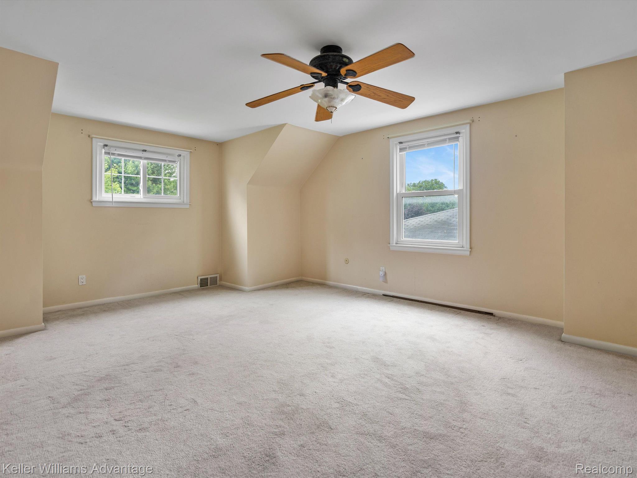 31217 Kelly Road Fraser, MI 48026 - Photo 14 of 25 3rd bedroom - 2nd Floor