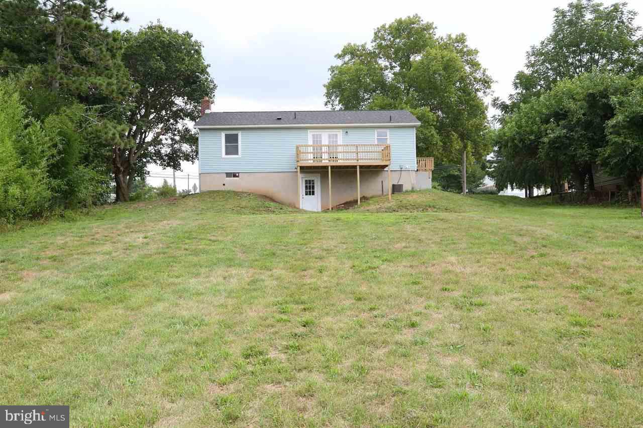 28 South Biesecker Rd Spring Grove Pa York, PA 17408 - Photo 3 of 21