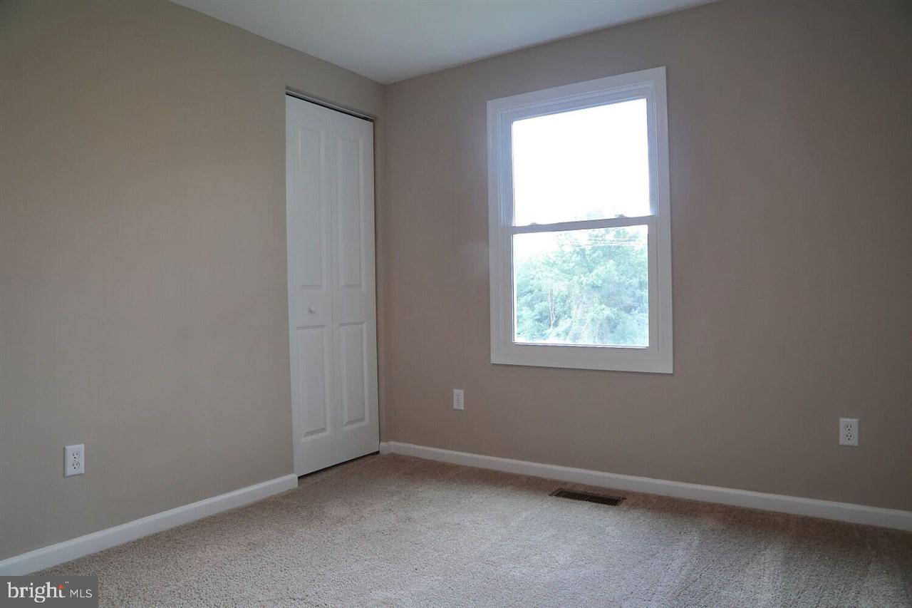 28 South Biesecker Rd Spring Grove Pa York, PA 17408 - Photo 9 of 21