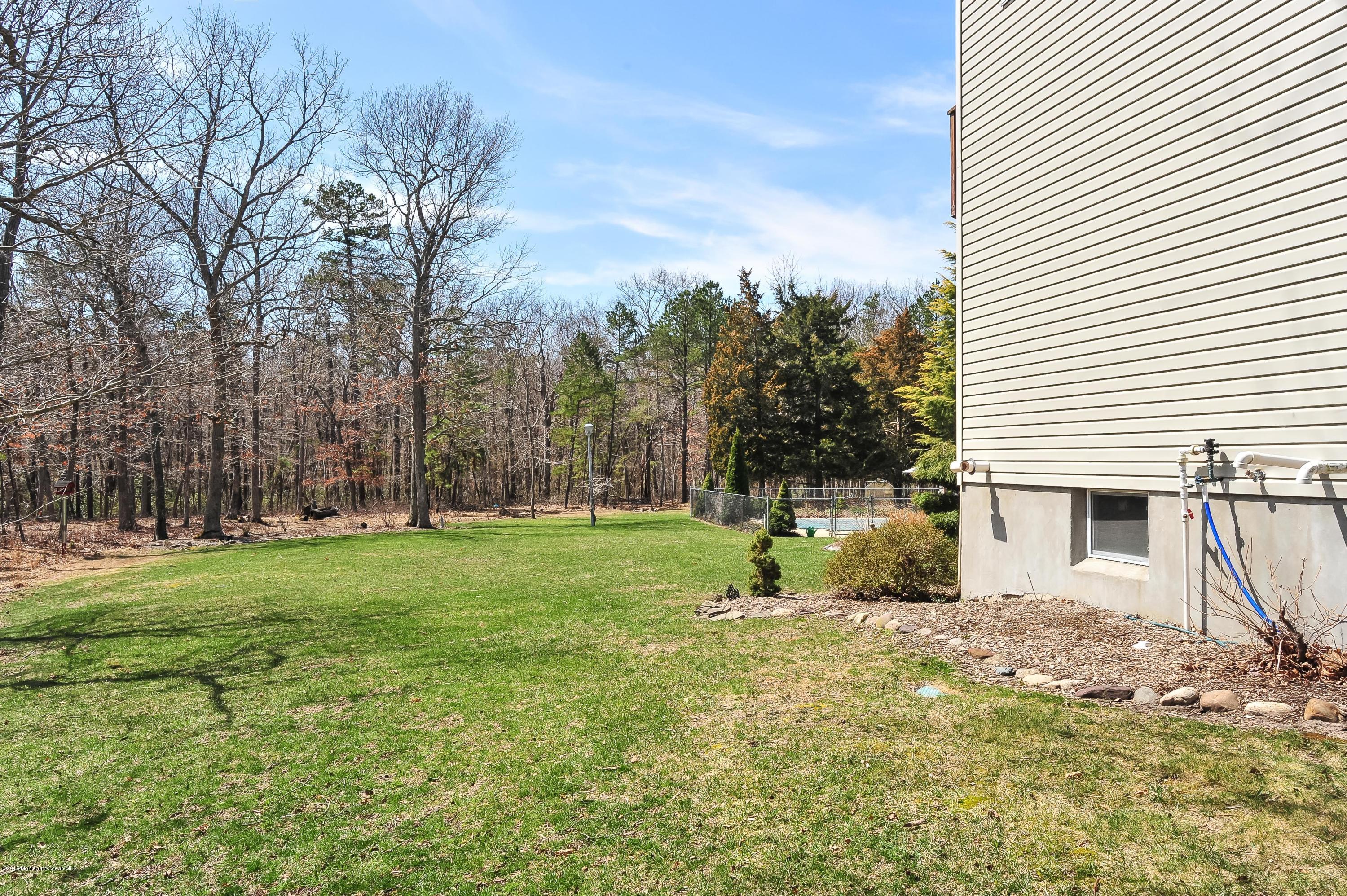 310 Clearstream Road Jackson, NJ 08527 - Photo 5 of 28 DSC_8588