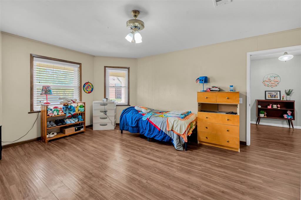 609 South Elm Street Weatherford, TX 76086 - Photo 5 of 35