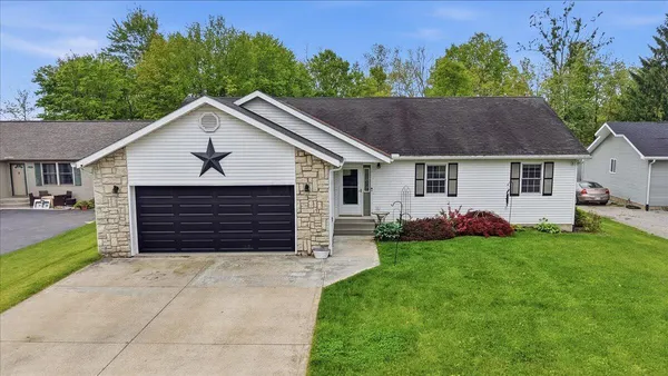 $355,000 | 749 Country Club Drive, Howard, OH 43028