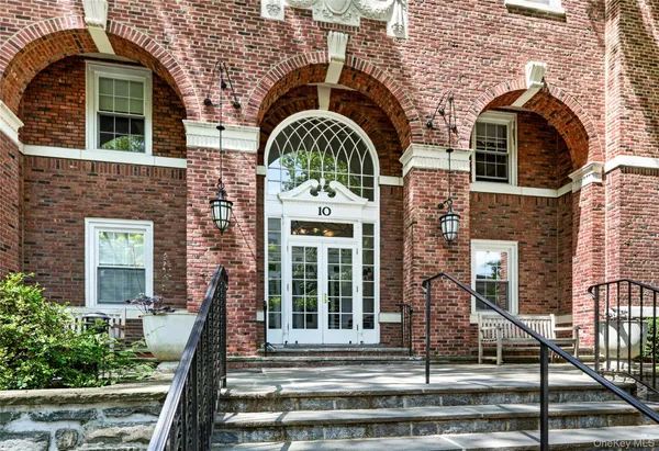 $875,000 | 10 Brooklands, Unit 5H, Bronxville, NY 10708