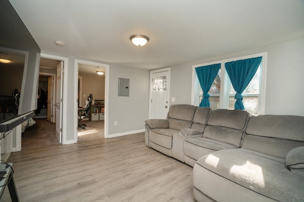 51 Haverhill Road Amesbury, MA 01913 - Photo 11 of 29 Gallery Image 11