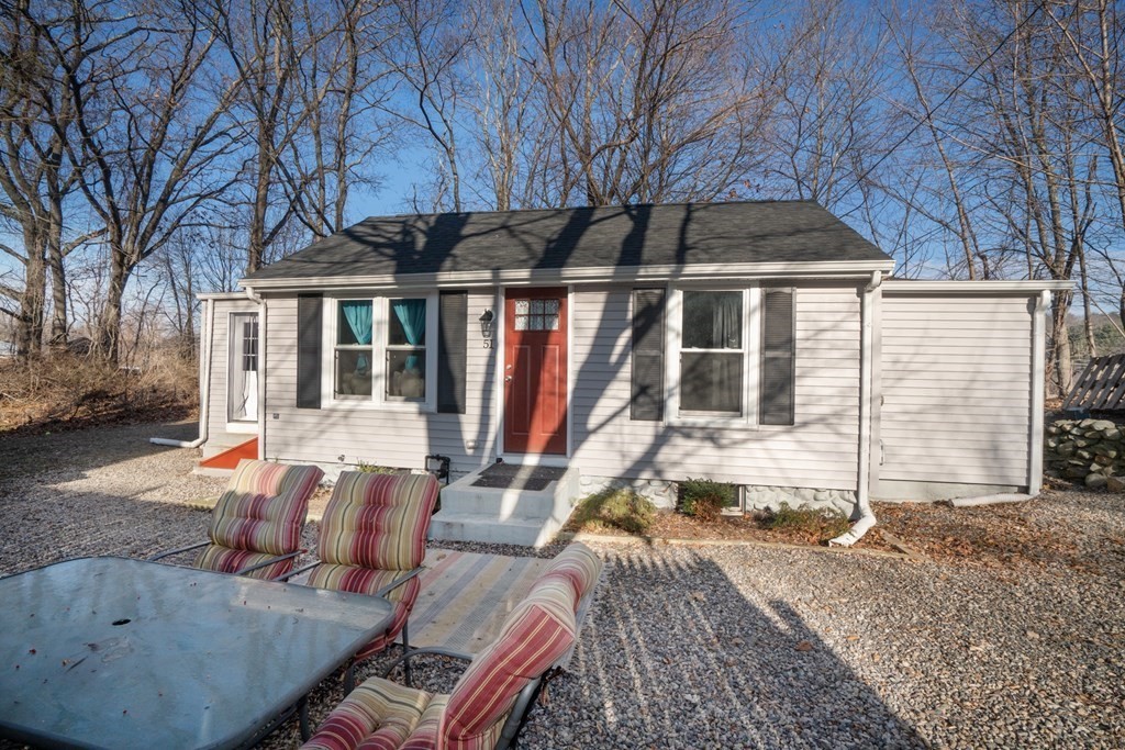 51 Haverhill Road Amesbury, MA 01913 - Photo 2 of 29 Gallery Image 2