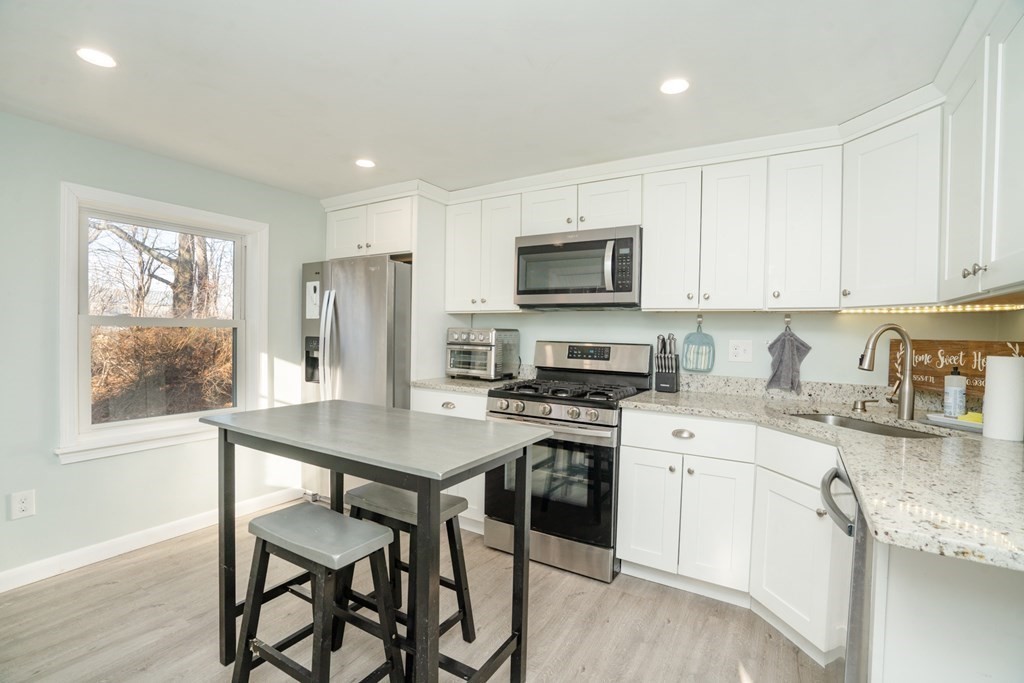 51 Haverhill Road Amesbury, MA 01913 - Photo 3 of 29 Gallery Image 3