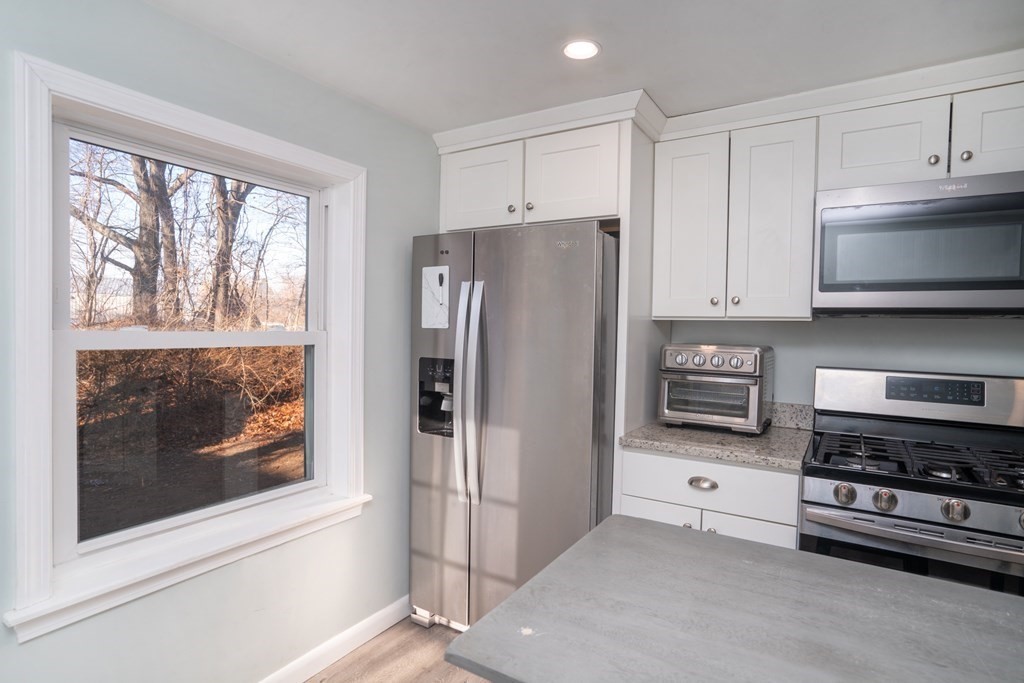 51 Haverhill Road Amesbury, MA 01913 - Photo 4 of 29 Gallery Image 4