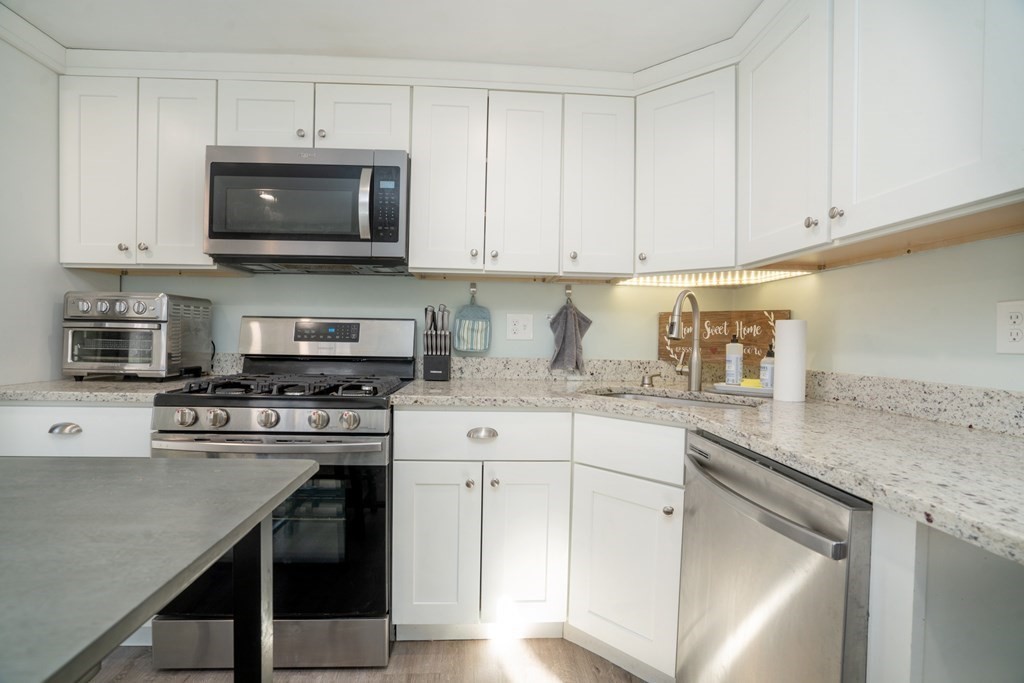51 Haverhill Road Amesbury, MA 01913 - Photo 5 of 29 Gallery Image 5