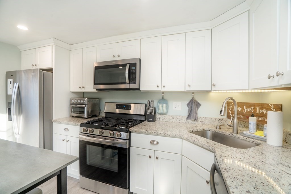 51 Haverhill Road Amesbury, MA 01913 - Photo 6 of 29 Gallery Image 6