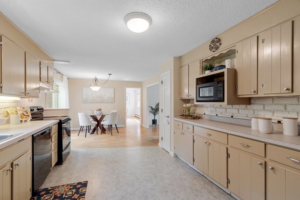 190 High Plain Road Andover, MA 01810 - Photo 11 of 42 Gallery Image 11