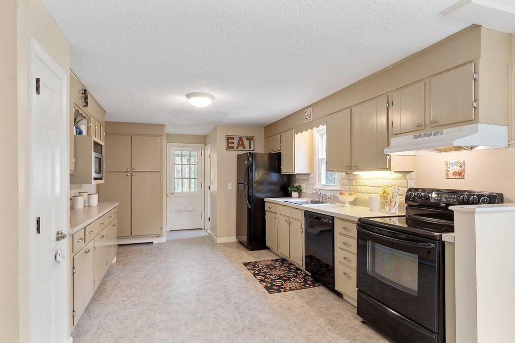 190 High Plain Road Andover, MA 01810 - Photo 9 of 42 Gallery Image 9