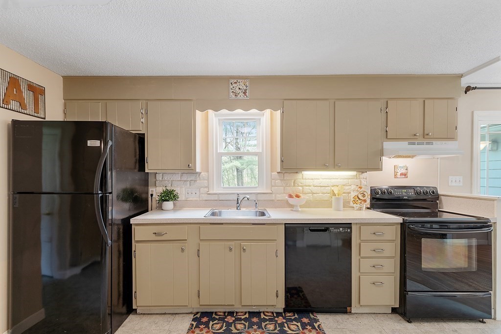 190 High Plain Road Andover, MA 01810 - Photo 10 of 42 Gallery Image 10