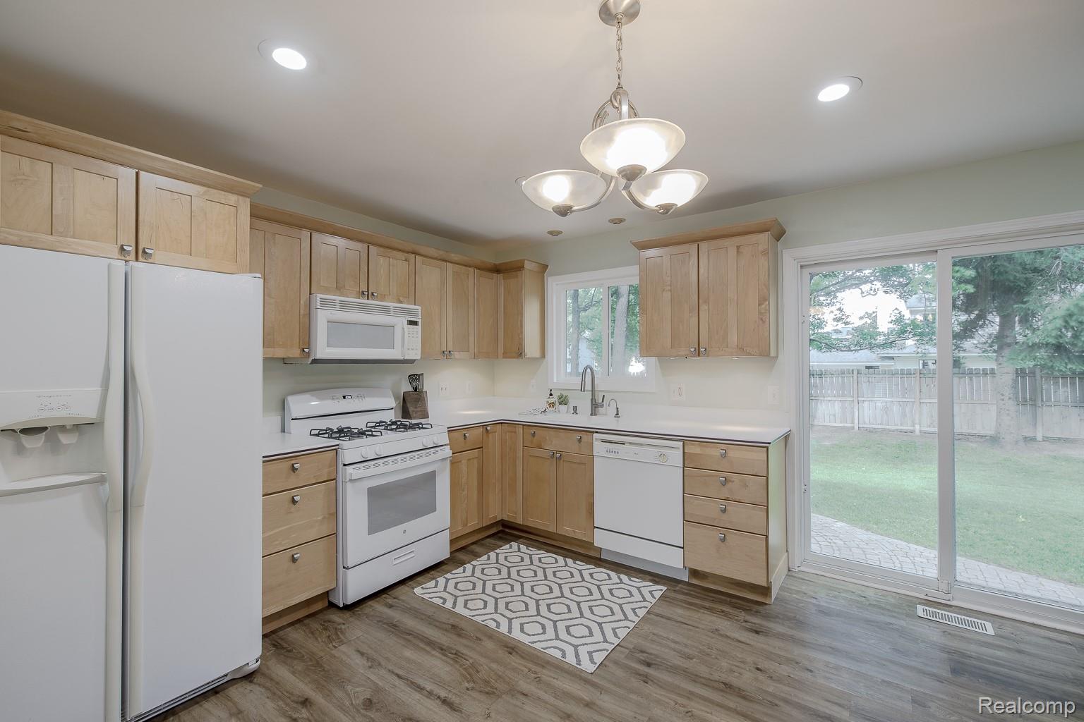1665 Rosedale Street West Bloomfield, MI 48324 - Photo 10 of 41 Updated kitchen with pristine cabinetry
