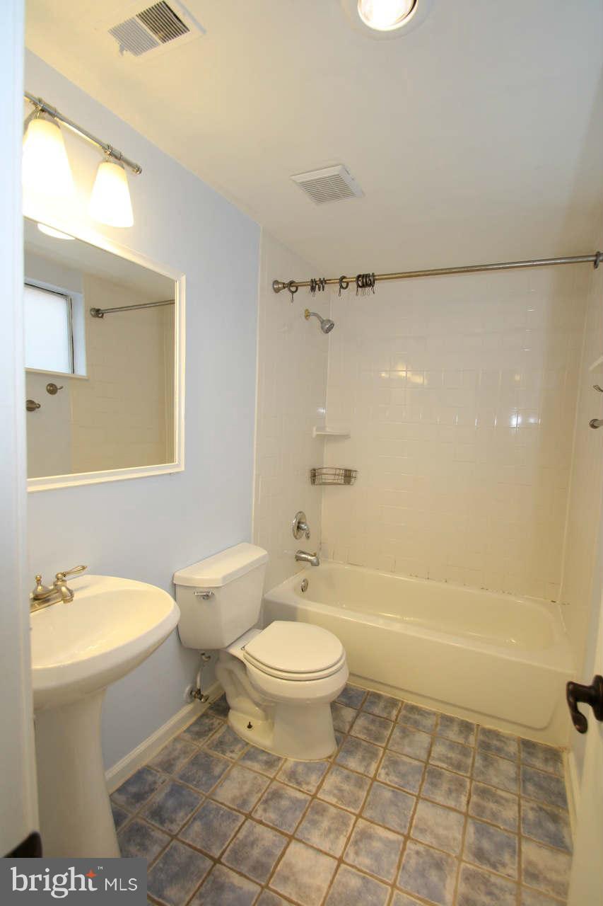 1810 Kalorama Road Northwest, Unit B4 Washington, DC 20009 - Photo 18 of 29 Bath
