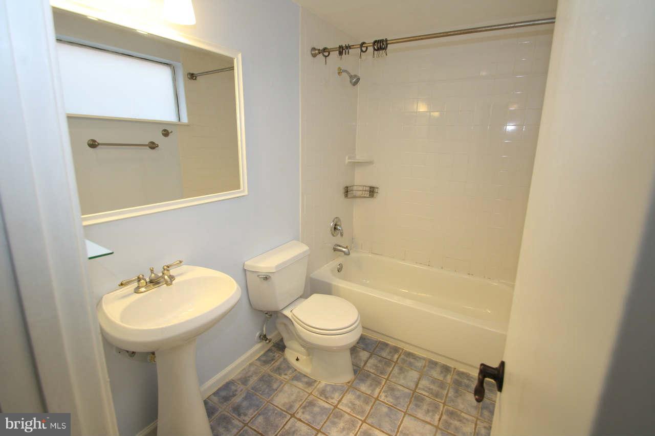1810 Kalorama Road Northwest, Unit B4 Washington, DC 20009 - Photo 19 of 29 Bath