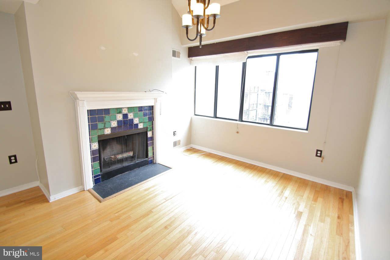 1810 Kalorama Road Northwest, Unit B4 Washington, DC 20009 - Photo 5 of 29 Living Room