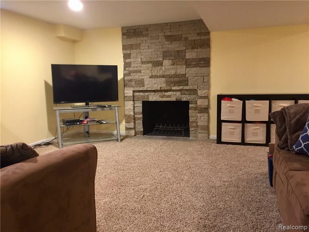677 Shoreham Road Grosse Pointe Woods, MI 48236 - Photo 30 of 32