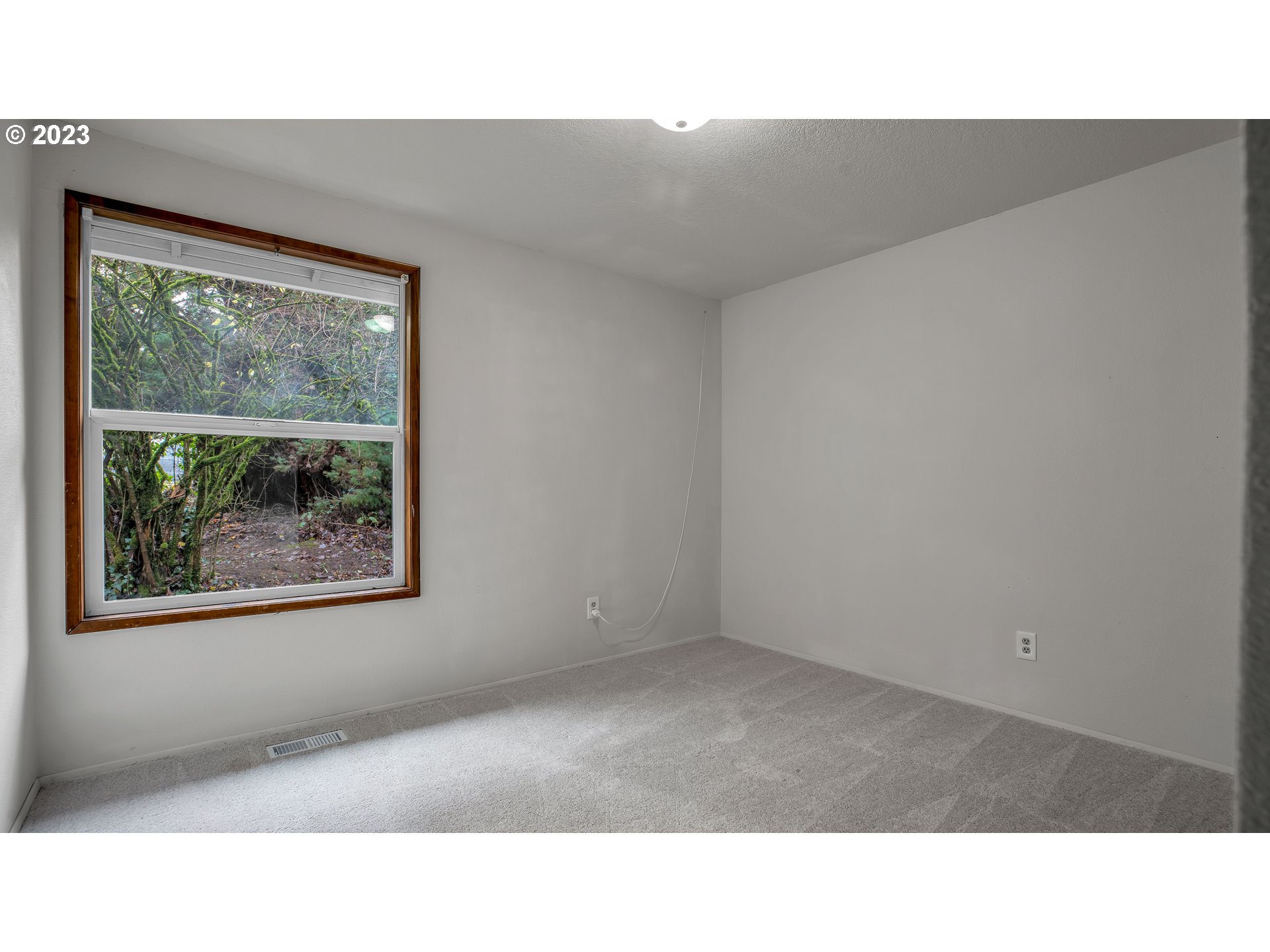 13217 Southeast Foster Road Portland, OR 97236 - Photo 16 of 25 Gallery Image 16