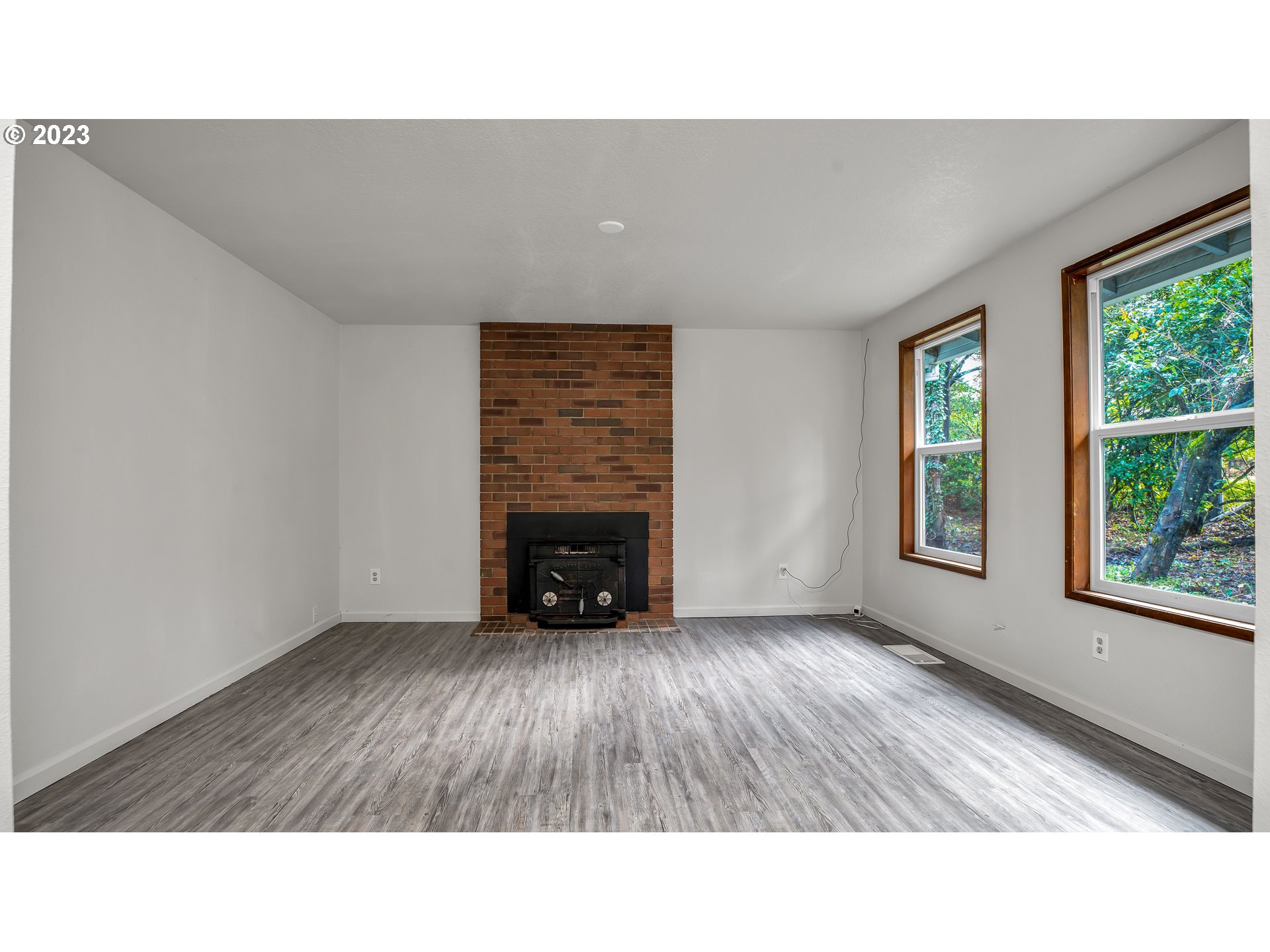 13217 Southeast Foster Road Portland, OR 97236 - Photo 5 of 25 Gallery Image 5