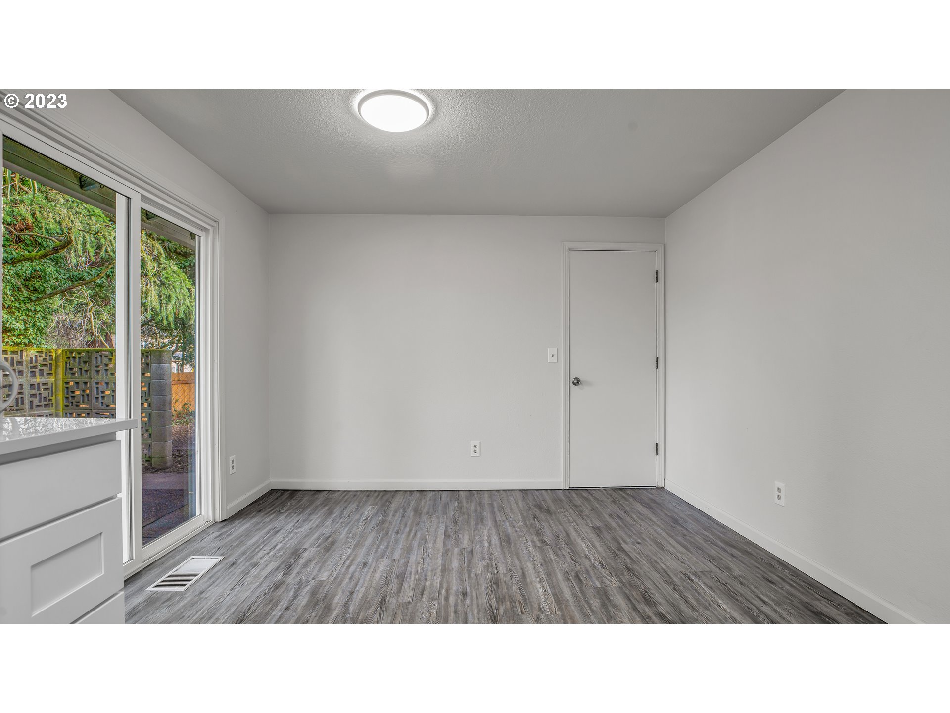 13217 Southeast Foster Road Portland, OR 97236 - Photo 10 of 25 Gallery Image 10