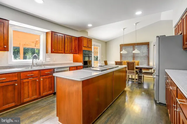 $5,300 | 931 Welham Green Road, Great Falls, VA 22066