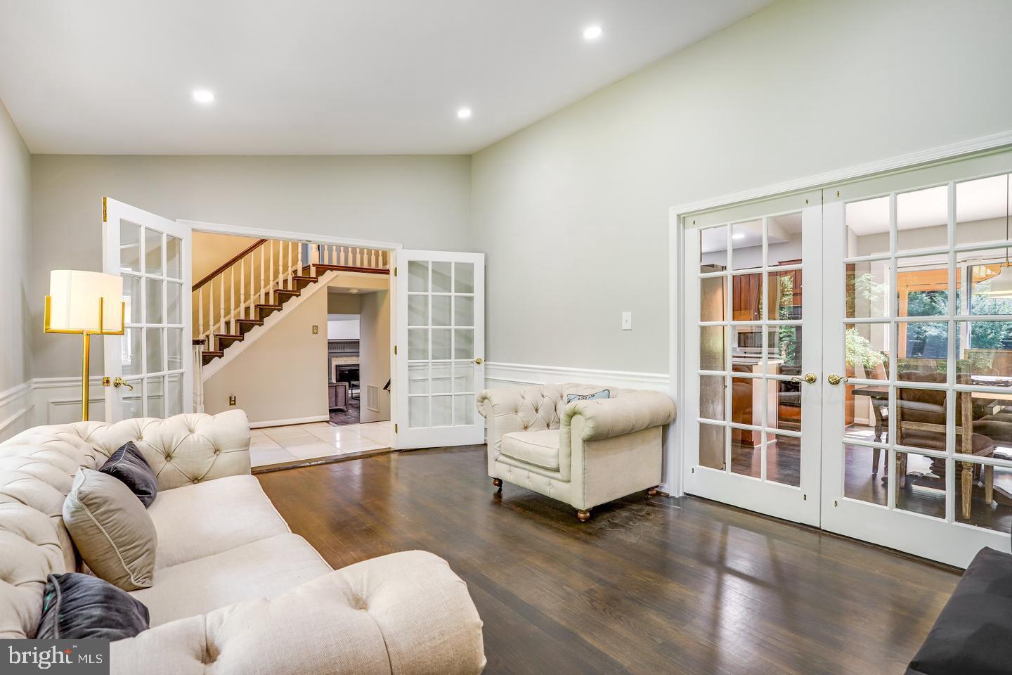931 Welham Green Road Great Falls, VA 22066 - Photo 19 of 75 a living room with furniture and windows