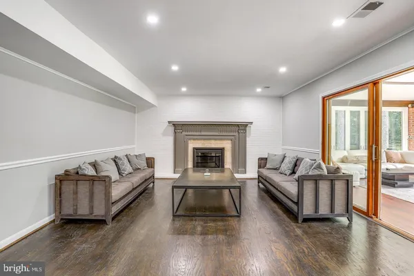 $5,500 | 931 Welham Green Road, Great Falls, VA 22066