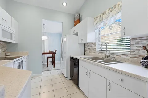 $274,999 | 608 Tyson Terrace, Unit 8, Venice, FL 34285