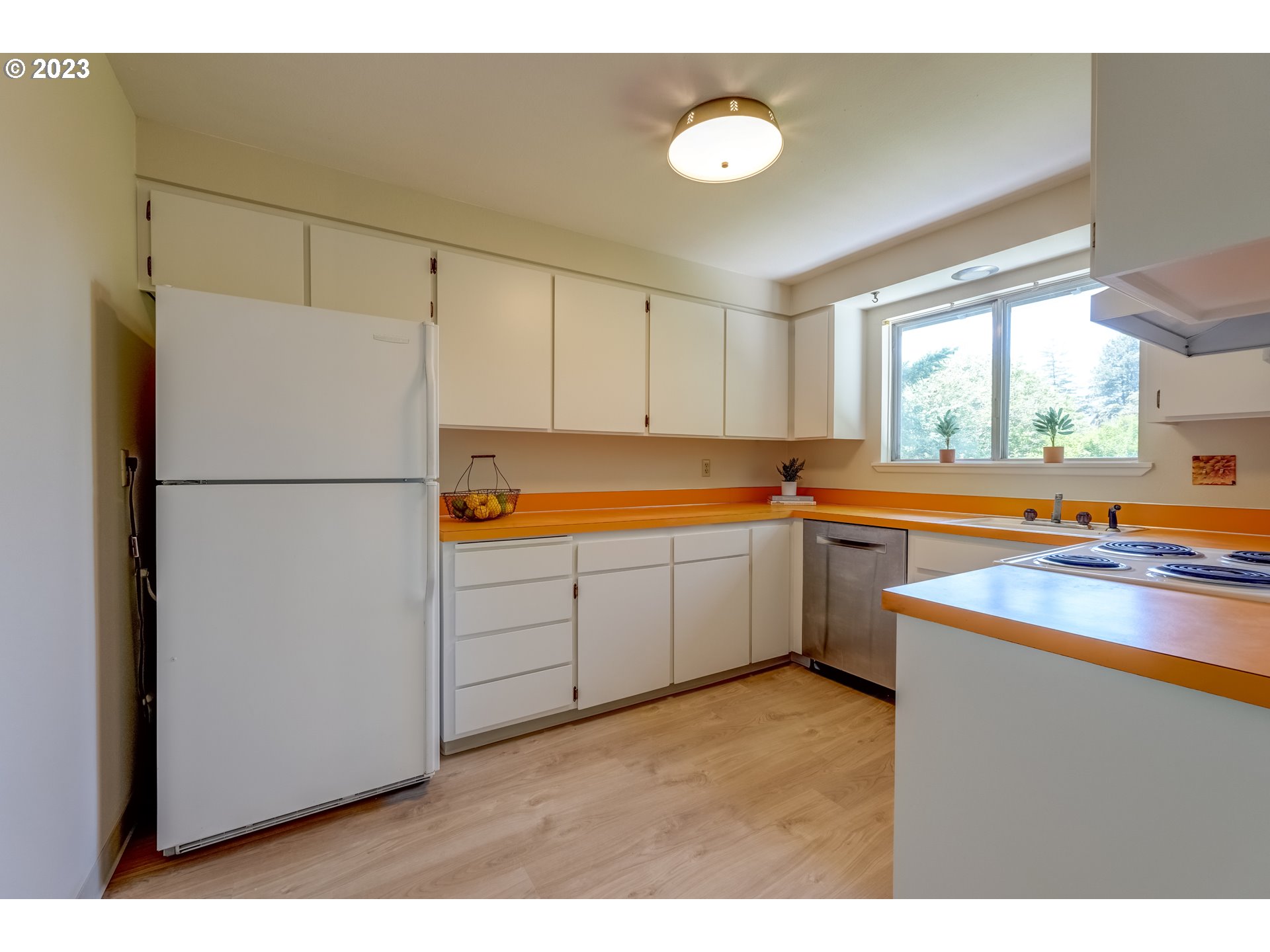18340 Southwest Rosa Road Beaverton, OR 97078 - Photo 12 of 41 Kitchen
