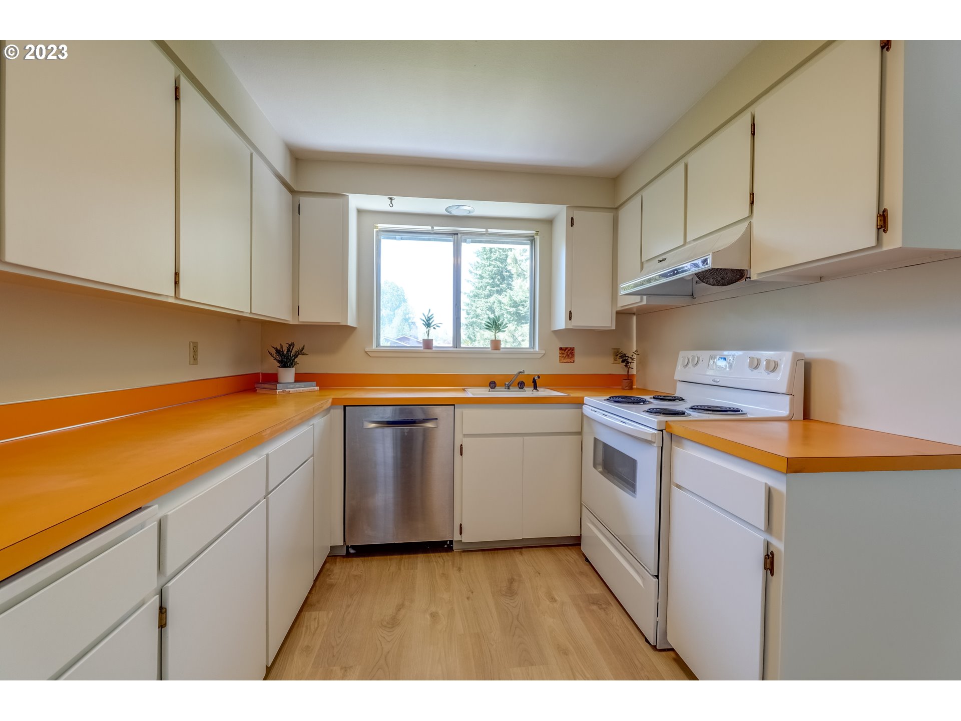 18340 Southwest Rosa Road Beaverton, OR 97078 - Photo 14 of 41 Kitchen
