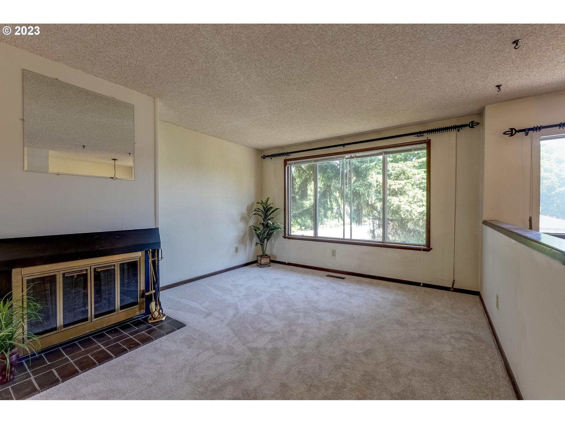18340 Southwest Rosa Road Beaverton, OR 97078 - Photo 6 of 41 Living Room
