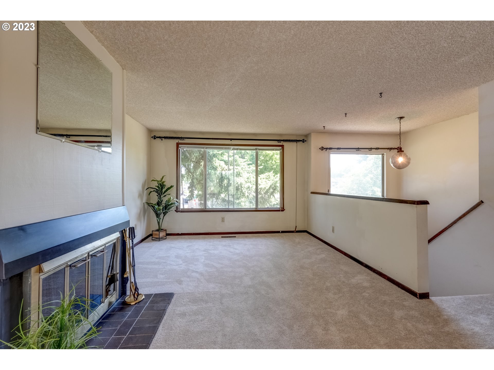 18340 Southwest Rosa Road Beaverton, OR 97078 - Photo 7 of 41 Living Room