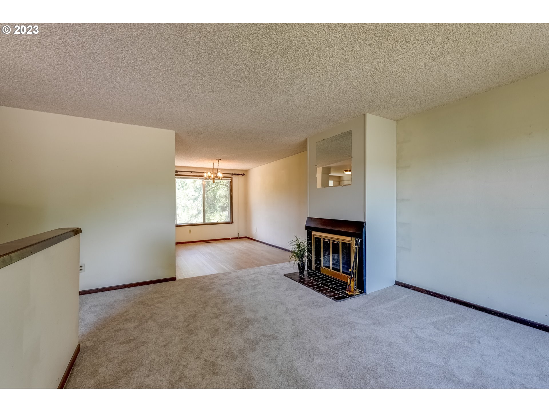 18340 Southwest Rosa Road Beaverton, OR 97078 - Photo 8 of 41 Living Room