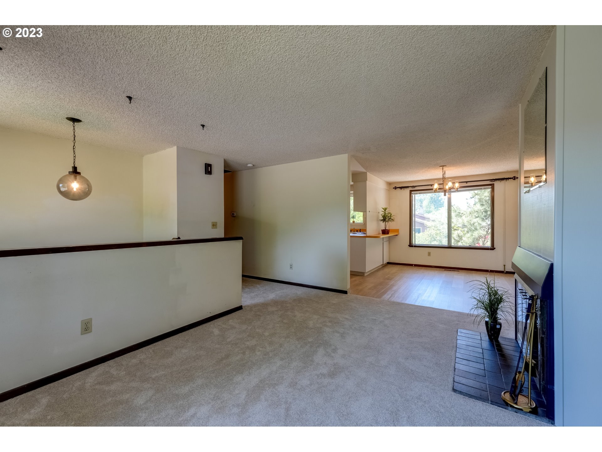 18340 Southwest Rosa Road Beaverton, OR 97078 - Photo 9 of 41 Living Room/Dining Room