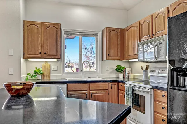 $538,888 | 6201 North Fountain Lane, Garden City, ID 83714