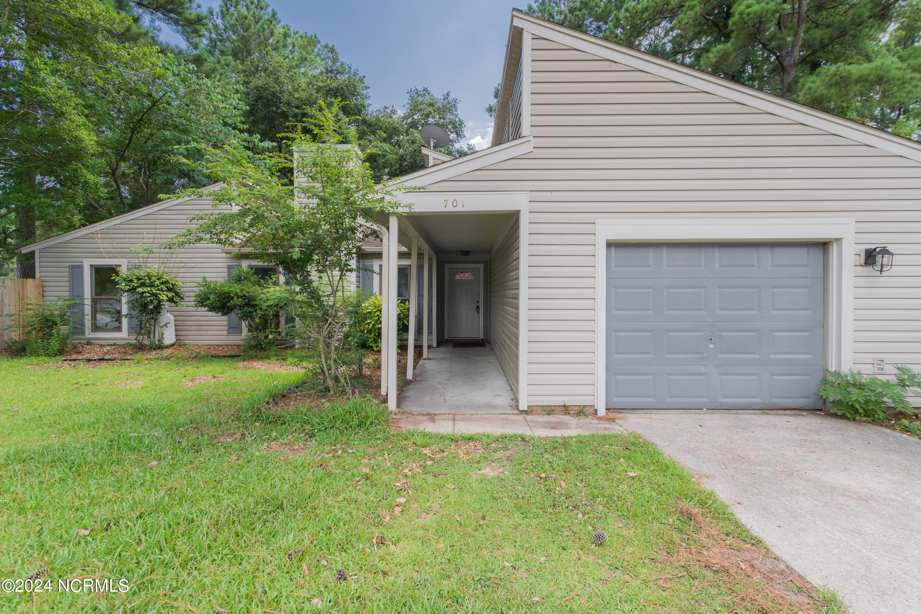 701 Shadowridge Road Jacksonville, NC 28546 - Photo 2 of 22 2FRONT