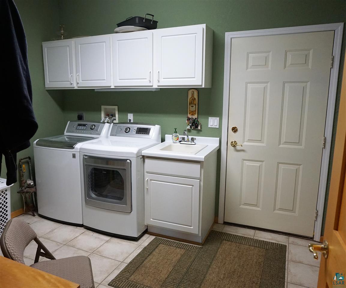 5222 Maple Grove Road Hermantown, MN 55811 - Photo 22 of 24 Laundry & Mudroom off of the garage.