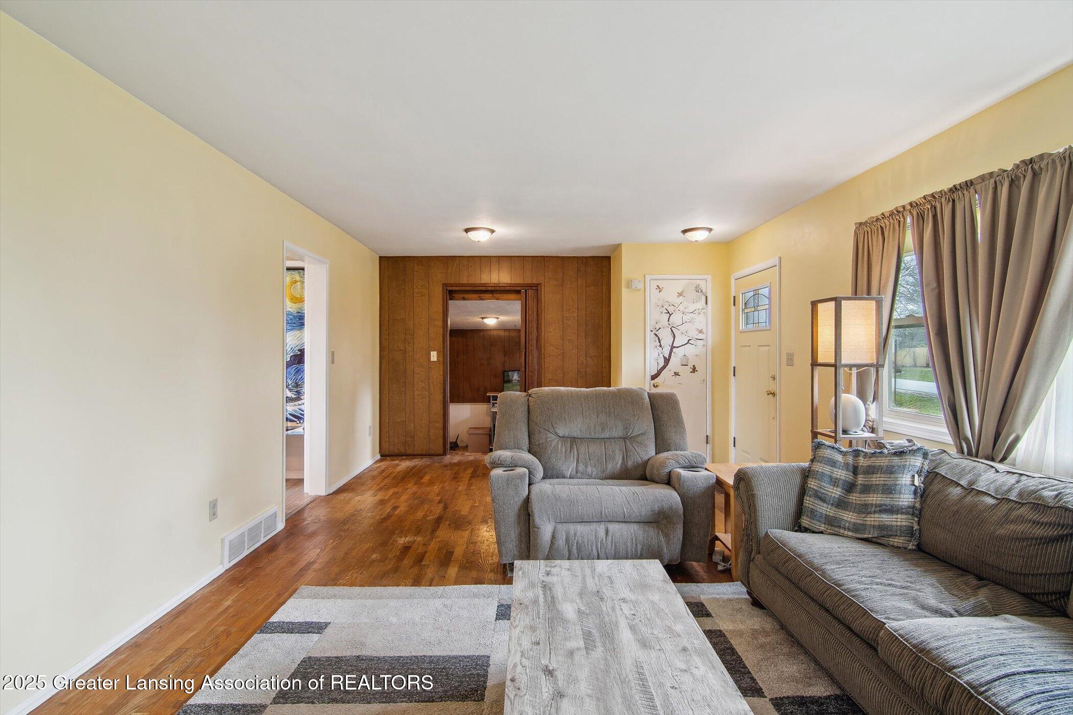 5582 Buckingham Road Haslett, MI 48840 - Photo 8 of 58 08-5582-Buckingham-Rd-Haslett-MI-48840-W