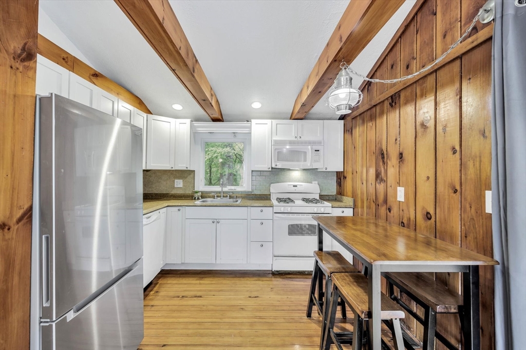 95 Lake Avenue Wareham, MA 02538 - Photo 11 of 38