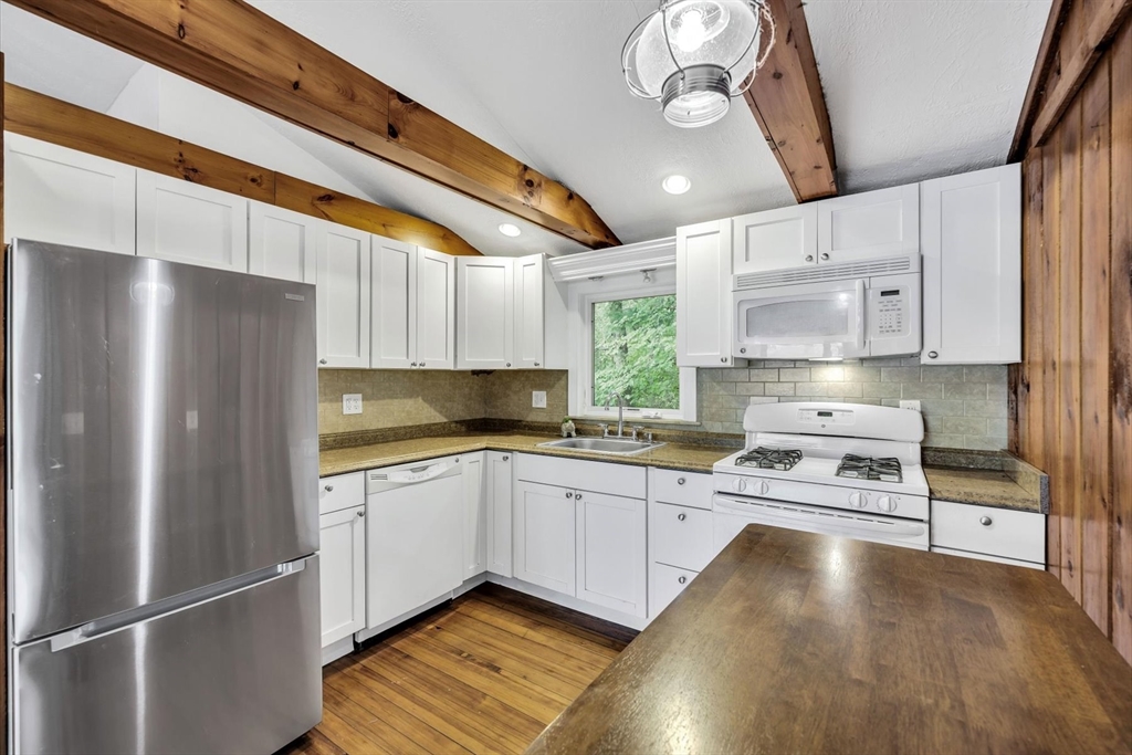 95 Lake Avenue Wareham, MA 02538 - Photo 12 of 38