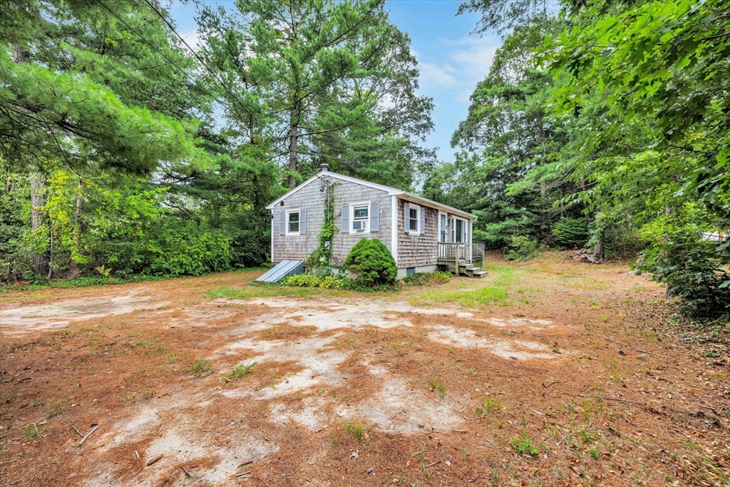 95 Lake Avenue Wareham, MA 02538 - Photo 3 of 38