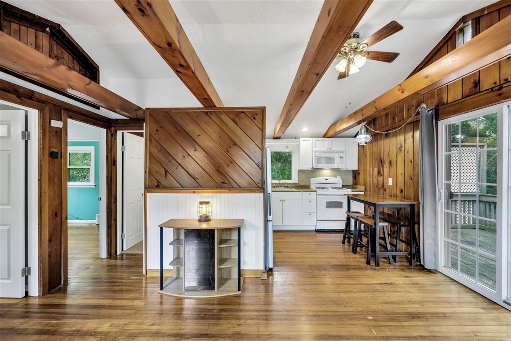 95 Lake Avenue Wareham, MA 02538 - Photo 4 of 38