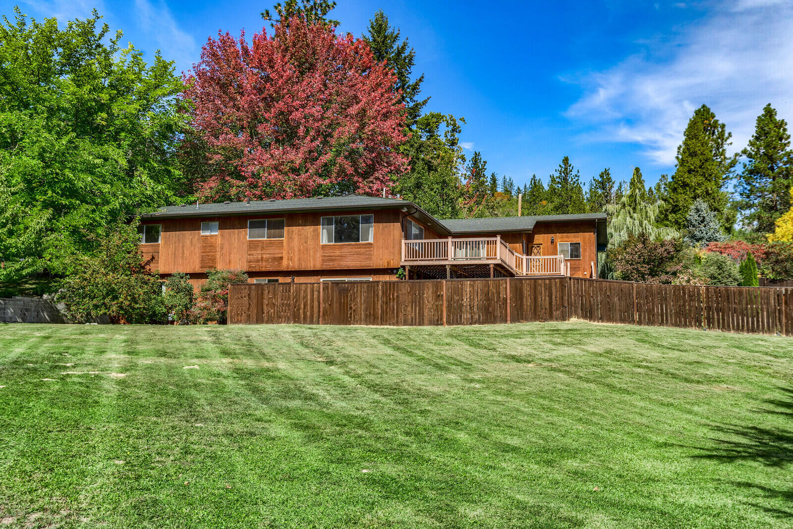 221 Larkin Road Grants Pass, OR 97527 - Photo 40 of 43 09_LR_9_mls