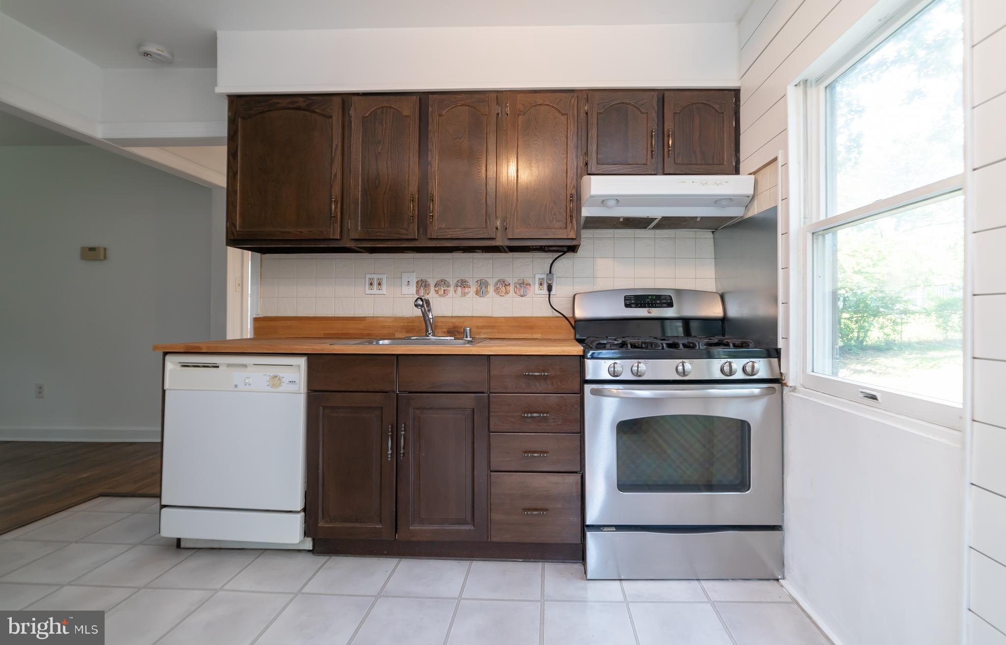 4502 Clearfield Road Silver Spring, MD 20906 - Photo 13 of 33 Kitchen