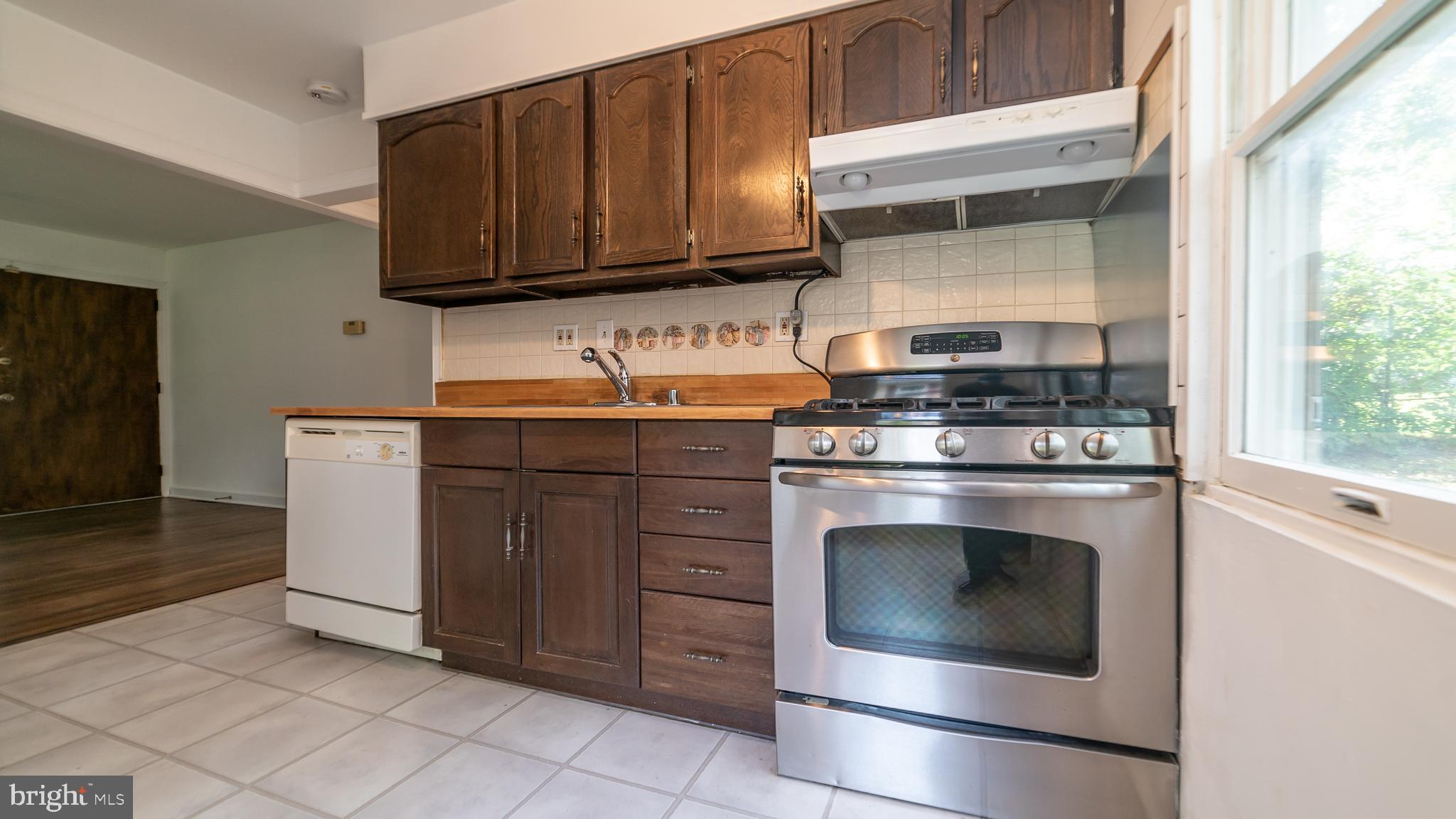 4502 Clearfield Road Silver Spring, MD 20906 - Photo 14 of 33 Kitchen