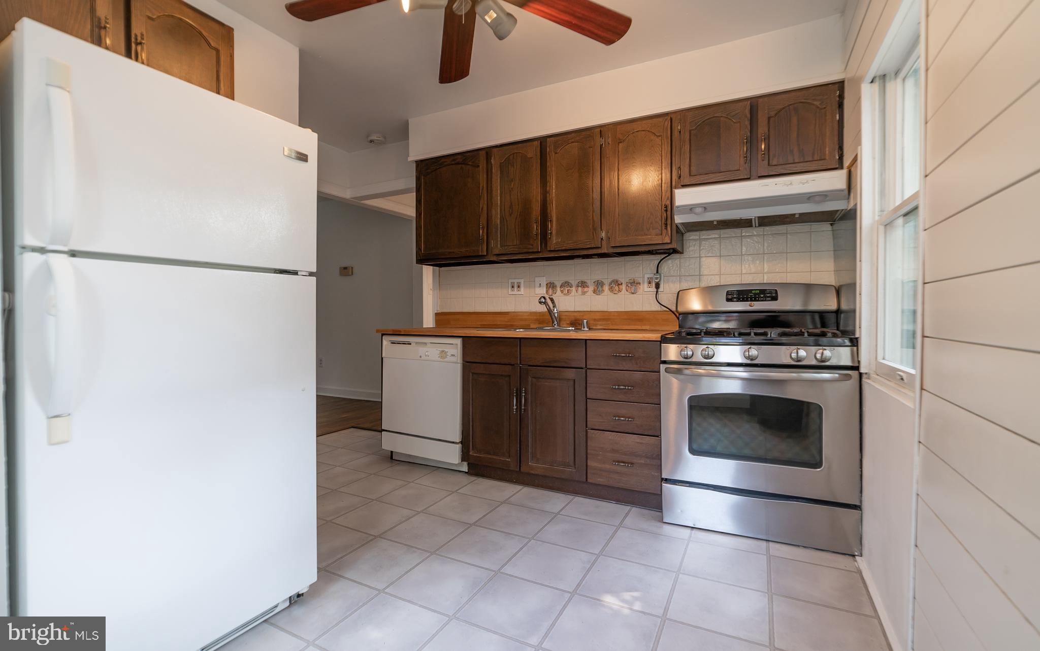 4502 Clearfield Road Silver Spring, MD 20906 - Photo 15 of 33 Kitchen