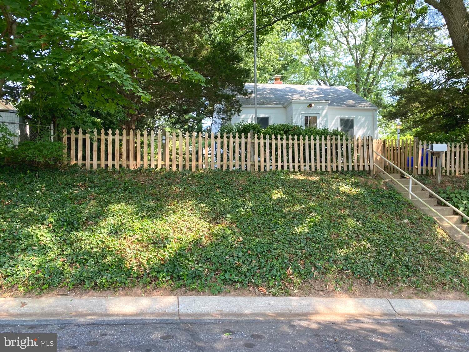 4502 Clearfield Road Silver Spring, MD 20906 - Photo 8 of 33 Fenced in yard