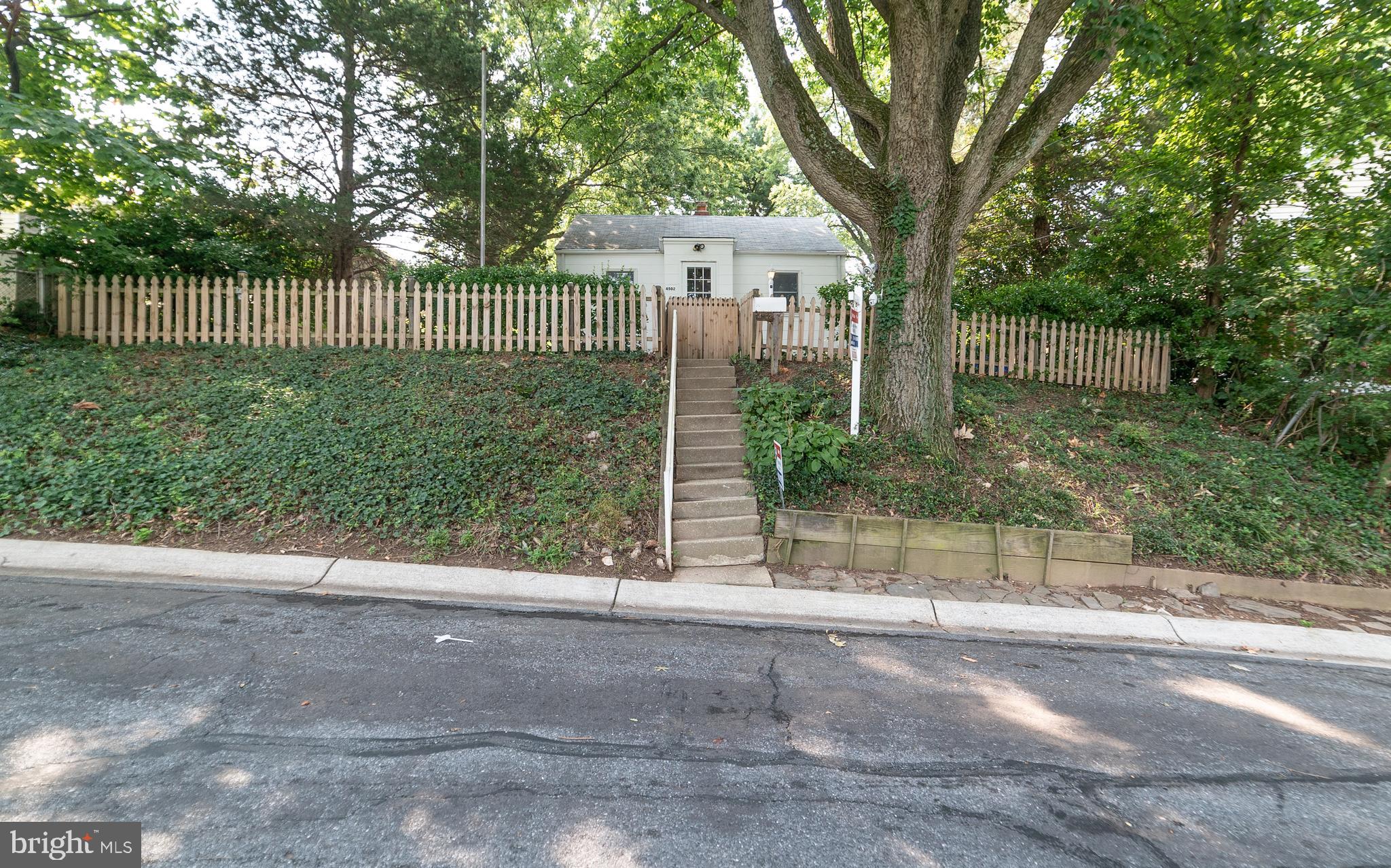 4502 Clearfield Road Silver Spring, MD 20906 - Photo 9 of 33 Fenced yard
